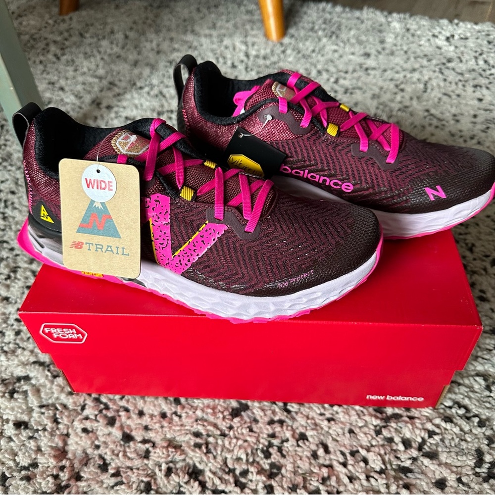 NWT New Balance women’s trail runners - size 10.5 WIDE